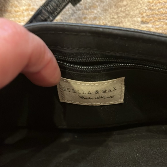 NWOT Stella & Max crossbody bag with gold link detail & interior card slots. - Picture 3 of 3